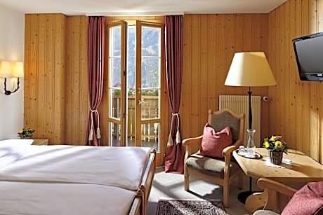 Single Room with Balcony and Mountain View