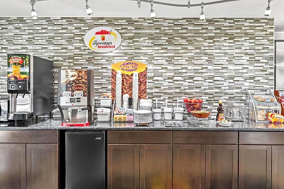 Super 8 by Wyndham Brownsburg