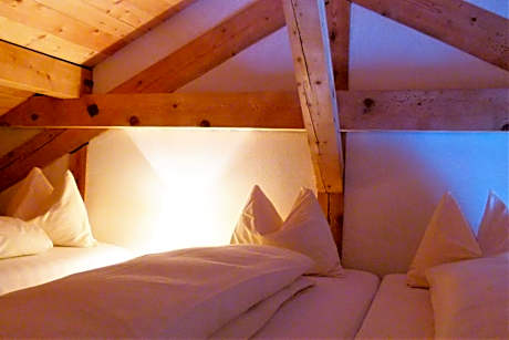 Apartment with Mountain View