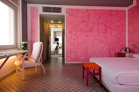 FAMILY ROOM STANDARD