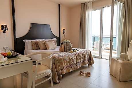 King Suite with Spa Bath with Sea View