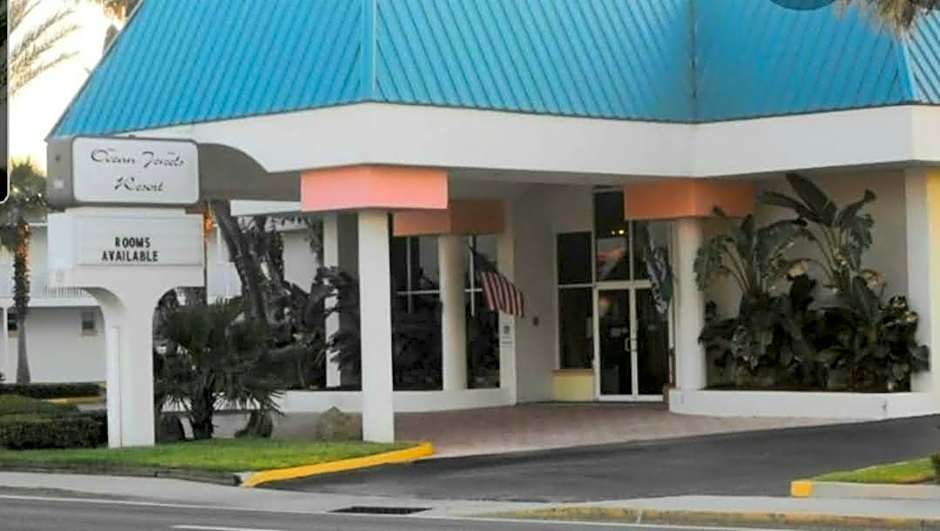 Oceanfront Escape With Balcony and heated salt water pool Sleeps 4