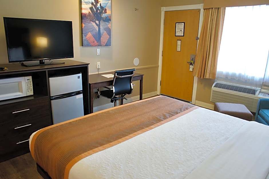 Best Western China Lake Inn