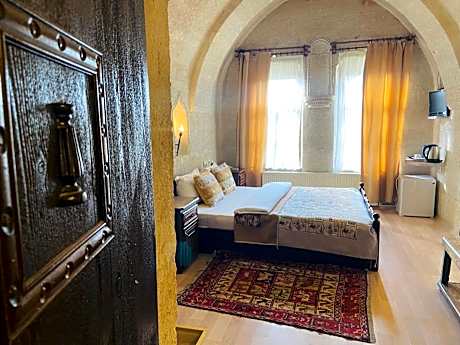Double Room with Arch Stone