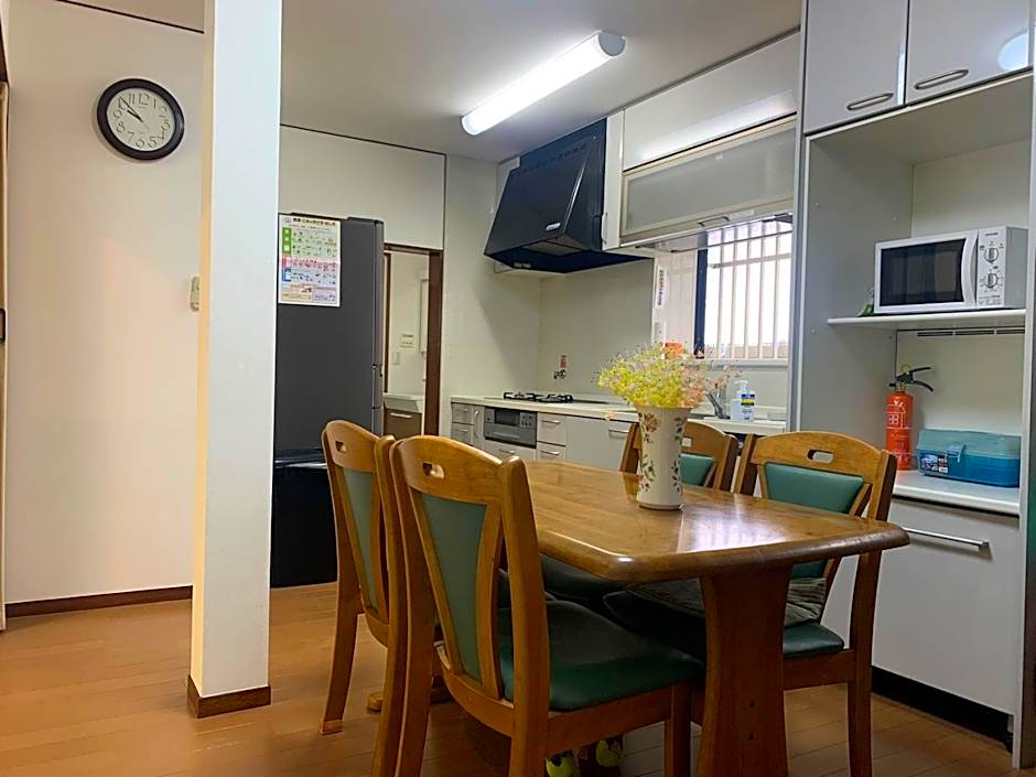 season guest house in nishi shinjuku 100 square meters, 4 bedrooms, 2 living rooms