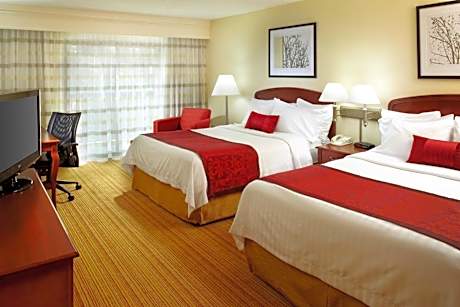 Queen Room with Two Queen Beds - Hearing Accessible