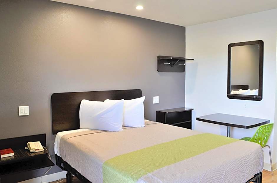 Studio 6-Buttonwillow, CA