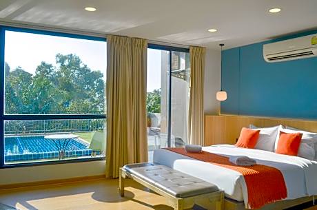 Deluxe Pool Access Room