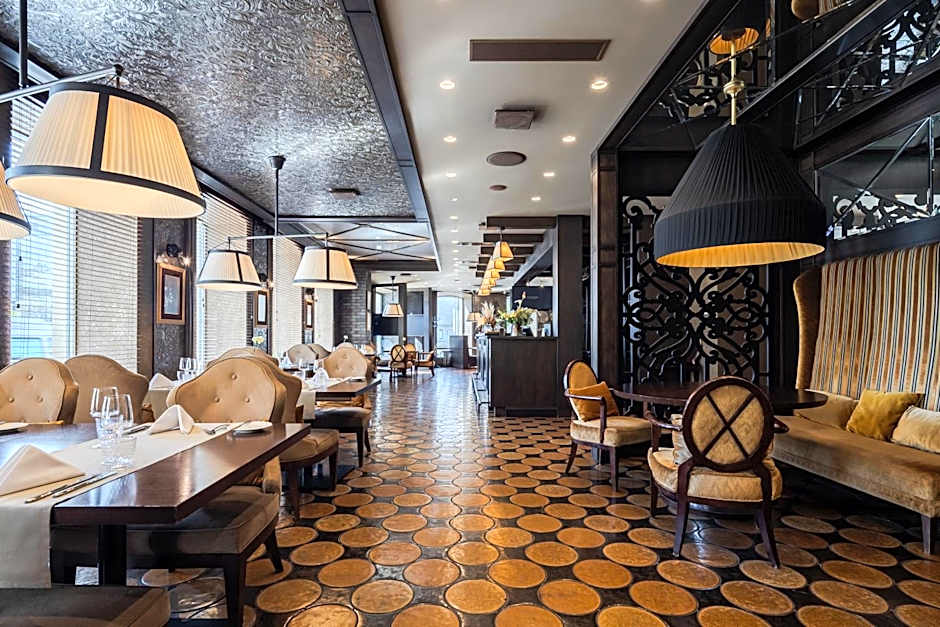 Metropole Hotel by Semarah