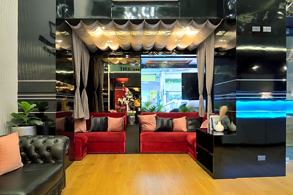 De Lux Bangkok Hotel 