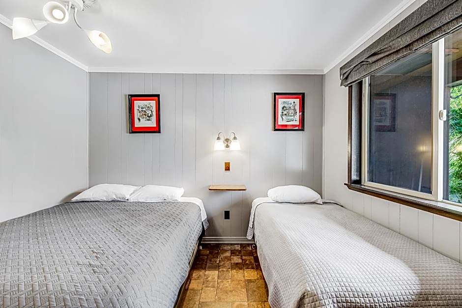 Mount Bretherton Room 8 at Mount Walker Inn