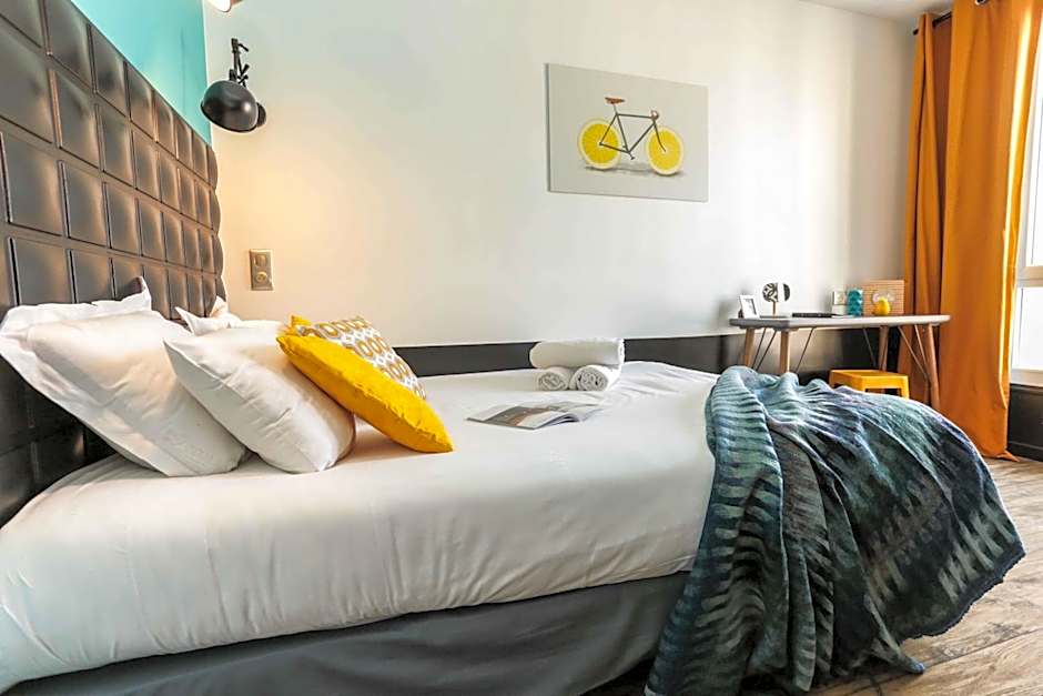 Arty Paris Porte de Versailles by River