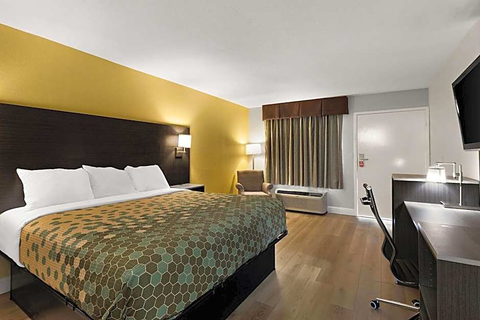 Econo Lodge White Pine Morristown I-81 & I-40 Split