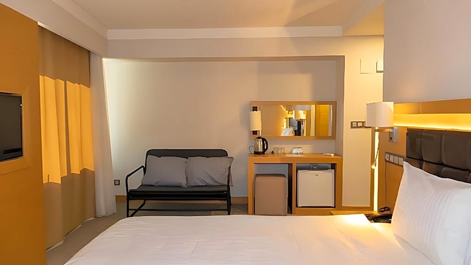 LOTUS PARK HOTEL