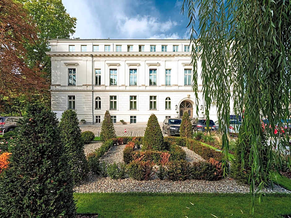Hotel Altus Palace - Destigo Hotels