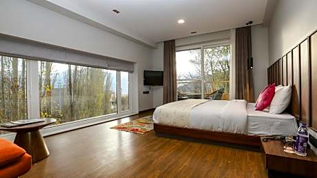 King Room with Mountain View