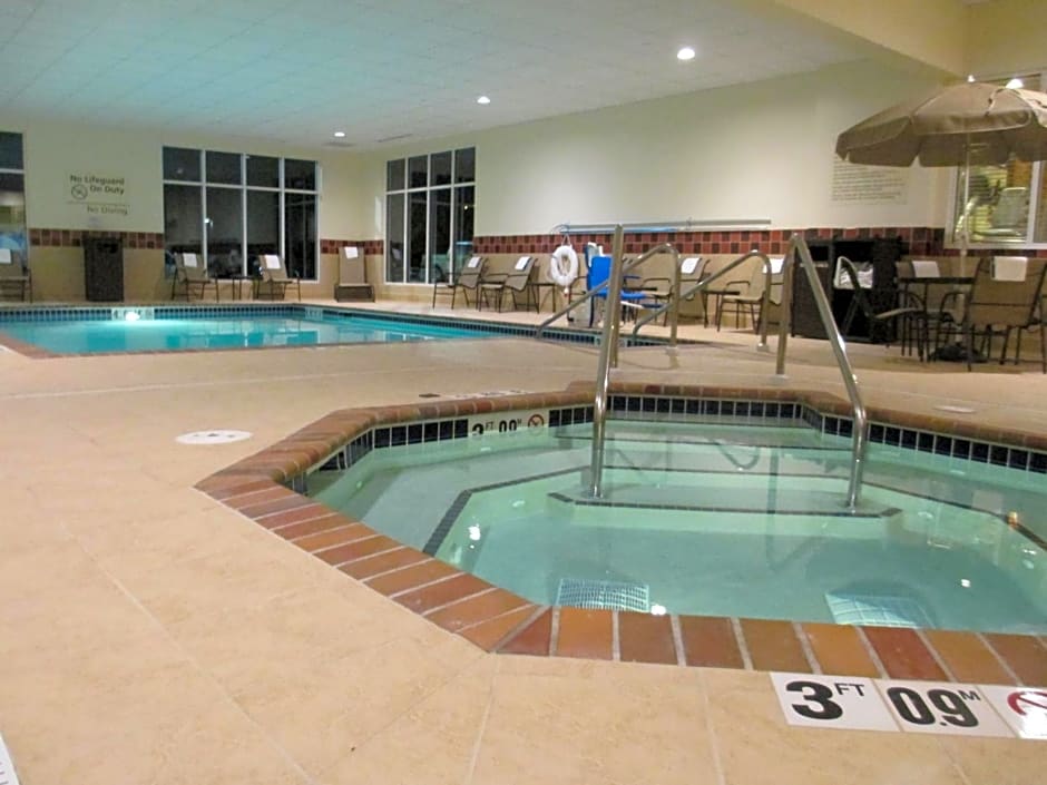 Hampton Inn & Suites Minot