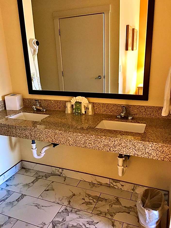 Lighthouse Suites Inn