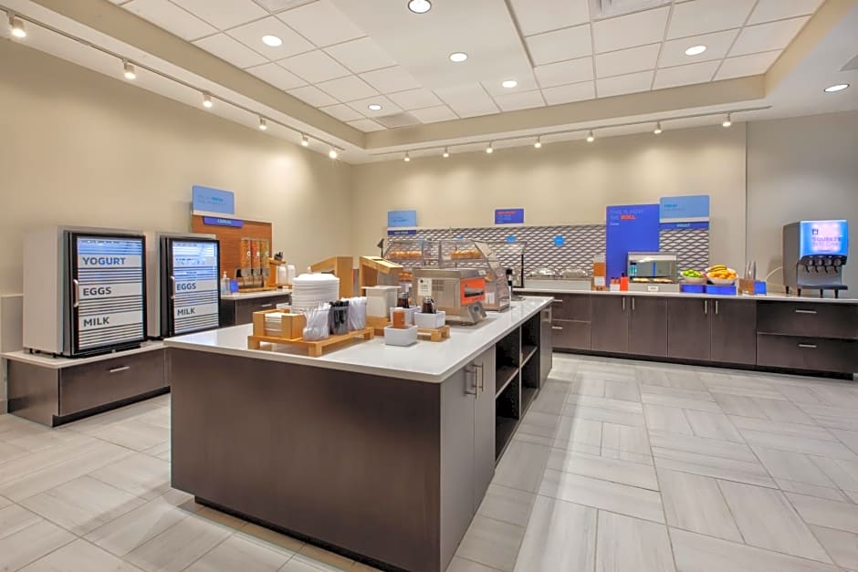 Holiday Inn Express & Suites VA Beach Oceanfront, an IHG Hotel