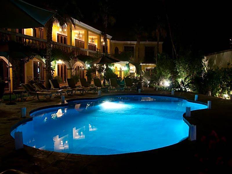 El Encanto Inn