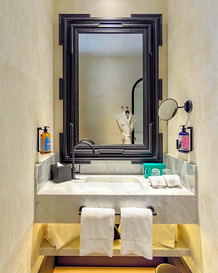 Hotel Montera Madrid, Curio Collection by Hilton