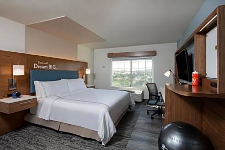 One-Bedroom Suite with Hearing Accessible Tub - Non-Smoking