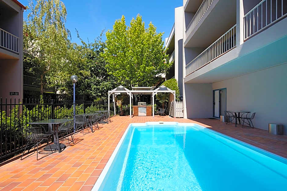 Pinnacle Apartments