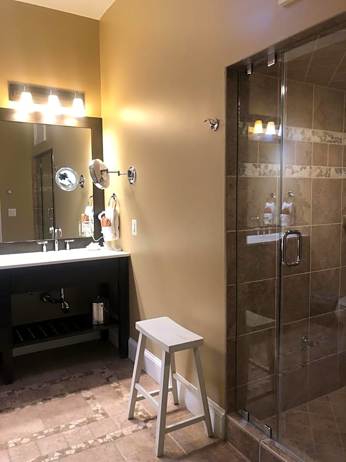 Suites at 249