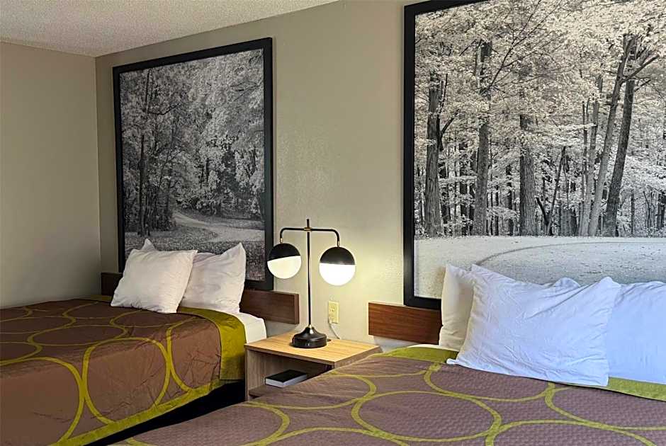 Super 8 by Wyndham Evansville East