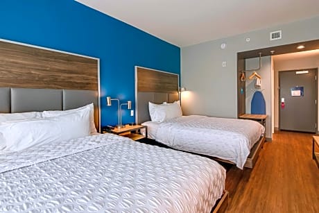 2 Queen Beds