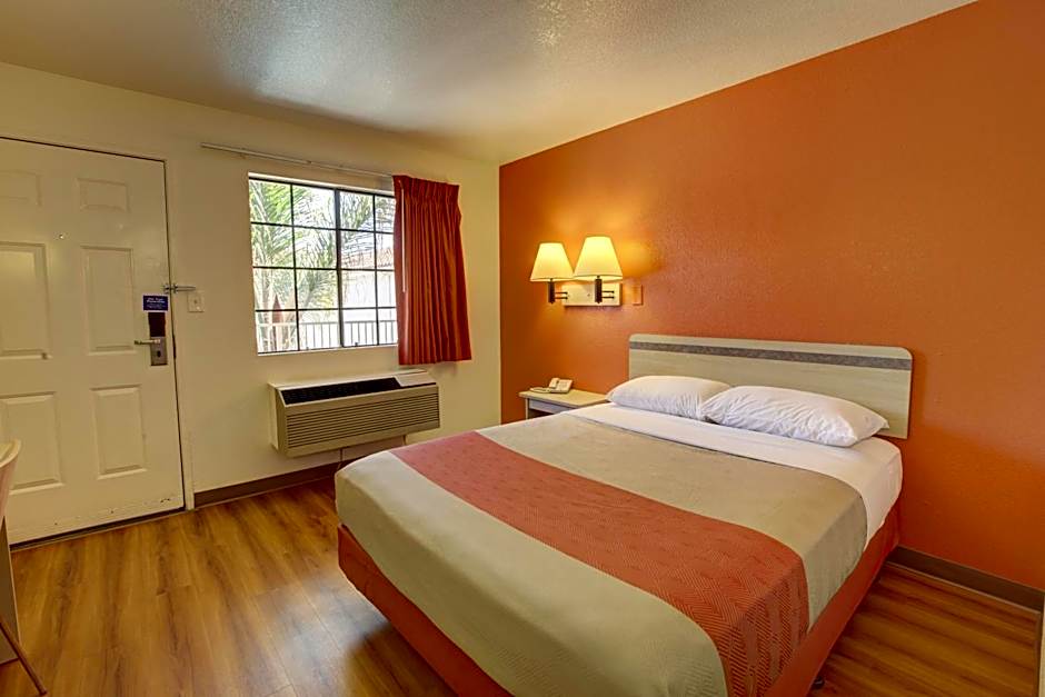 Motel 6-Bellflower, CA - Los Angeles