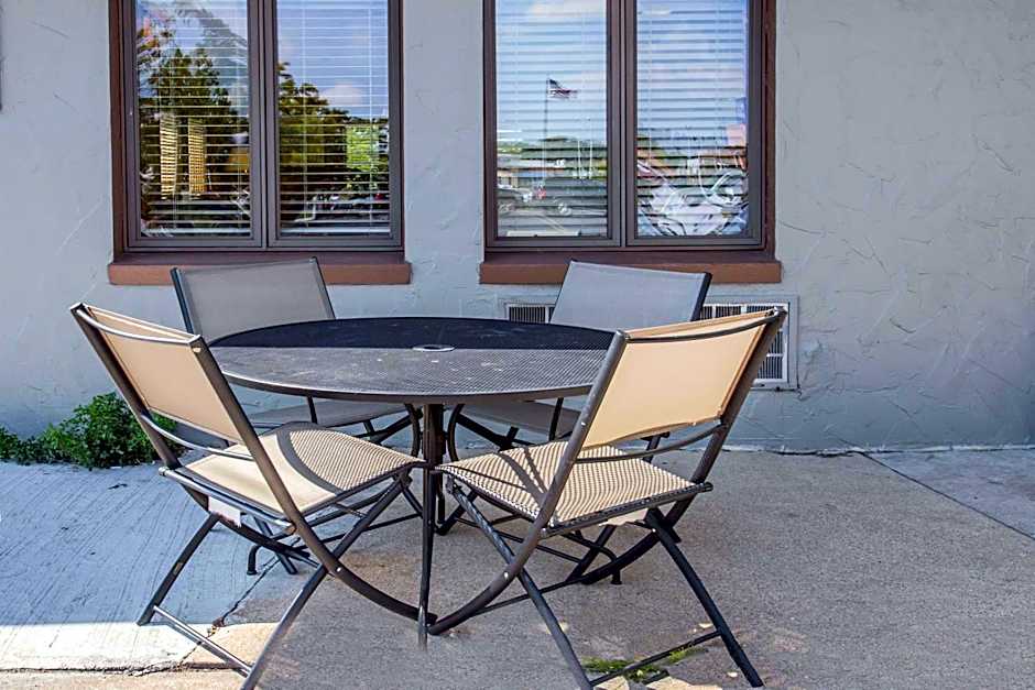 Days Inn by Wyndham West Allis/Milwaukee