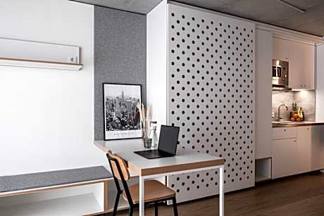 Deluxe Studio