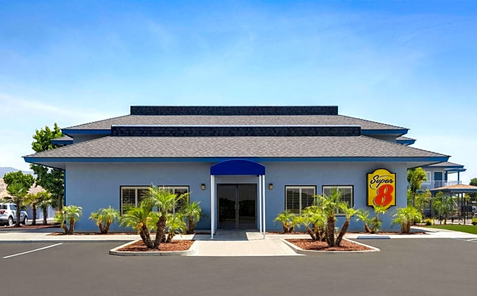 Super 8 by Wyndham Lindsay Olive Tree