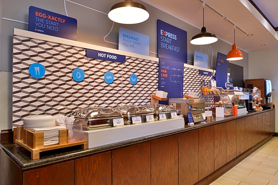 Holiday Inn Express & Suites Pittsburg By IHG