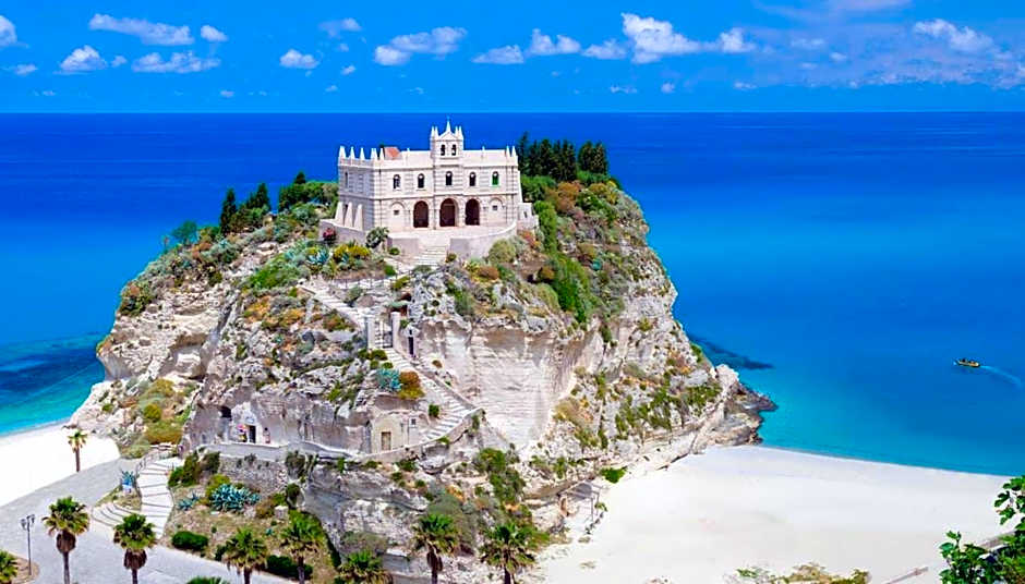 Ingrid Rooms Tropea