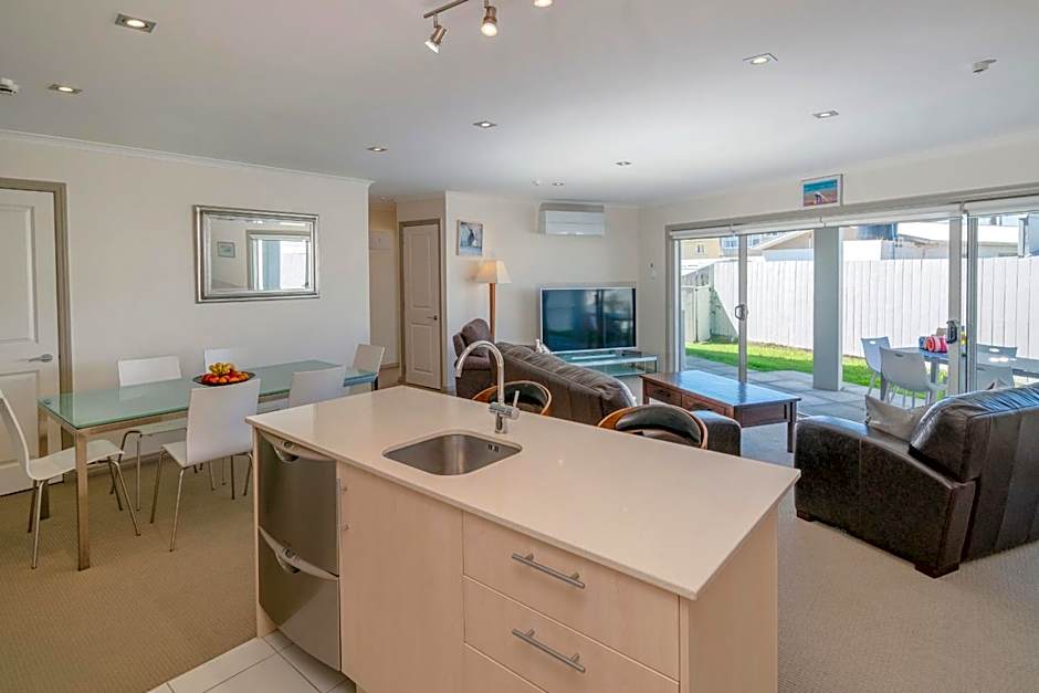 Crow's Nest Apartments