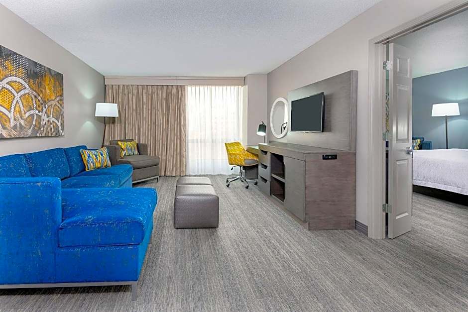 Hampton Inn & Suites Kansas City-Country Club Plaza