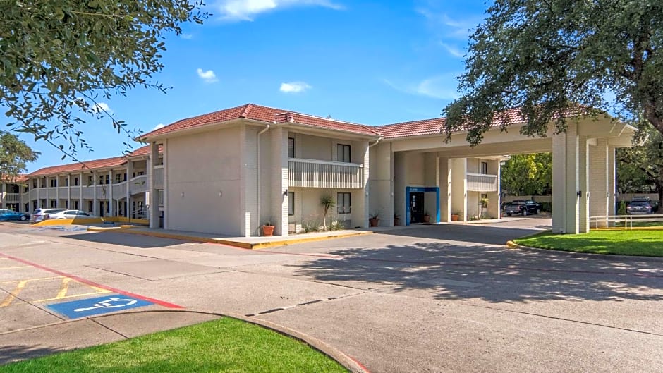 Motel 6-Addison, TX - Dallas