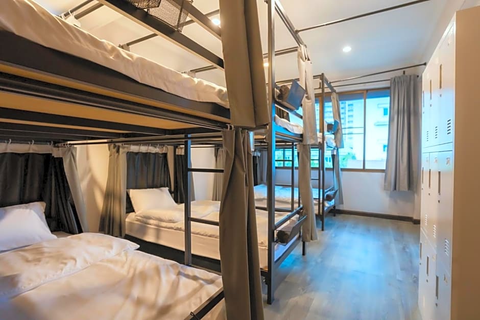 420 Hostel - Ekkamai Buds & Beds