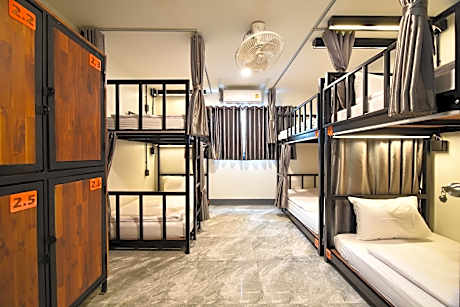 Bed in 6 Bed Female Dormitory Room with Ensuite Bathroom