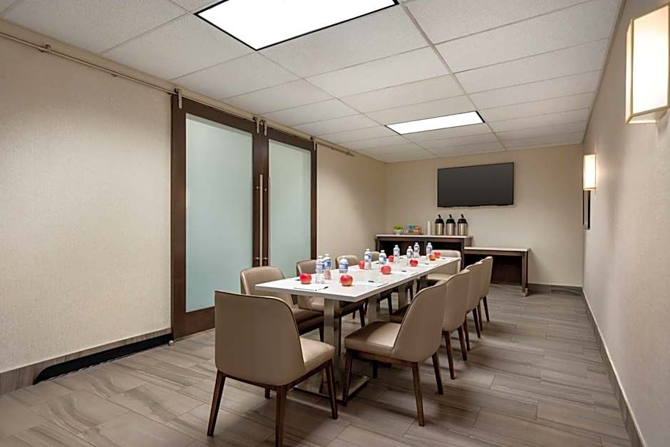 La Quinta Inn & Suites by Wyndham Vancouver Airport