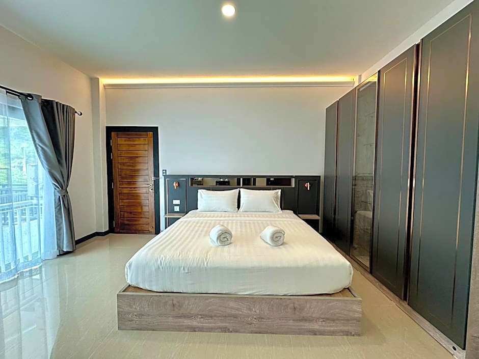 Smile Boutique at Saiyuan