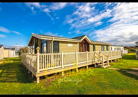 MP768 - Camber Sands Holiday Park - Huge Lodge - Small dog friendly - sleeps 8