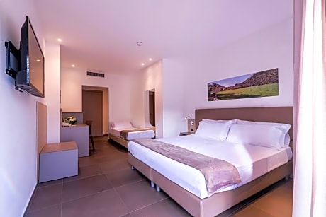 Double or twin room with garden entrance