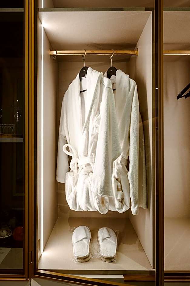 XVI Suites - Adults Only