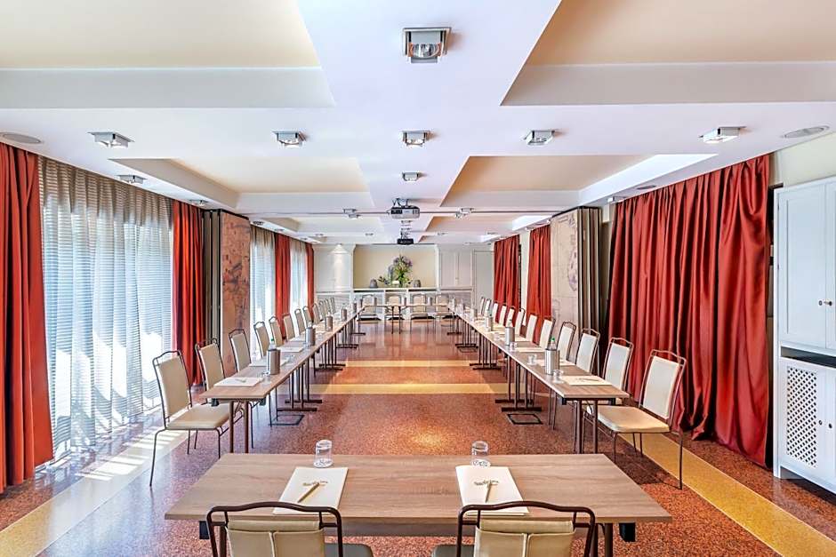 Grand Hotel Savoia Genova, Curio Collection by Hilton