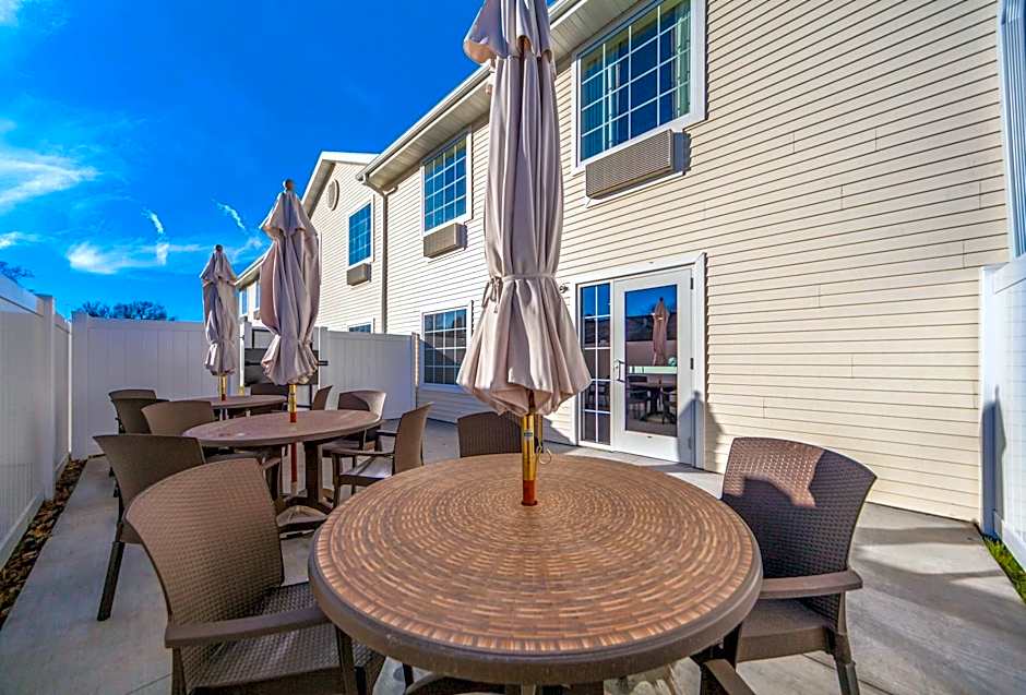 Cobblestone Inn & Suites - Holdrege