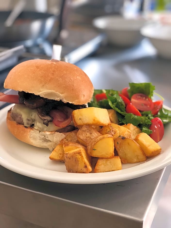 Bruskos Hotel & Suites