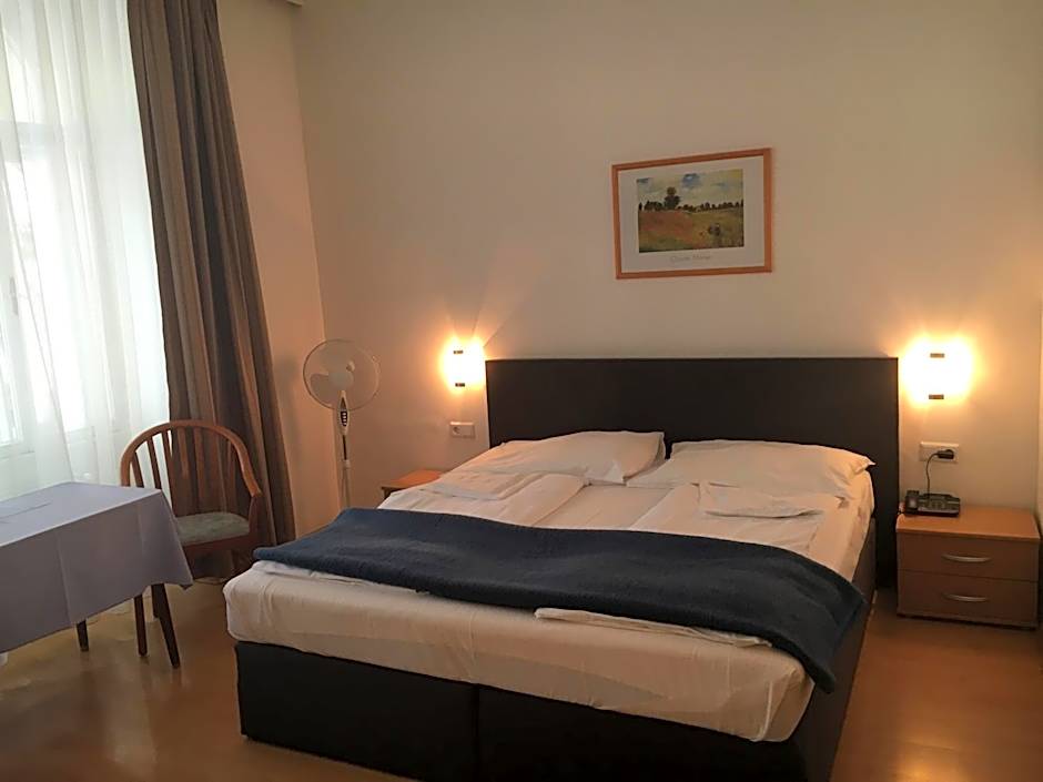 Pension Ani-Falstaff